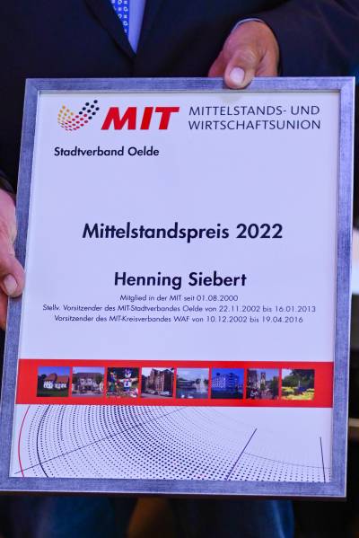 Mitgliederversammlung 2022 - Hennig Siebert wurde für seine langjährige Tätigkeit als Vorsitzender und sein außerordentliches Engagement der Mittelstandspreis 2022 verliehen. Aus gesundheitlichen Gründen in Abesenheit. 